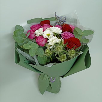 Букет роз и хризантемы Вера