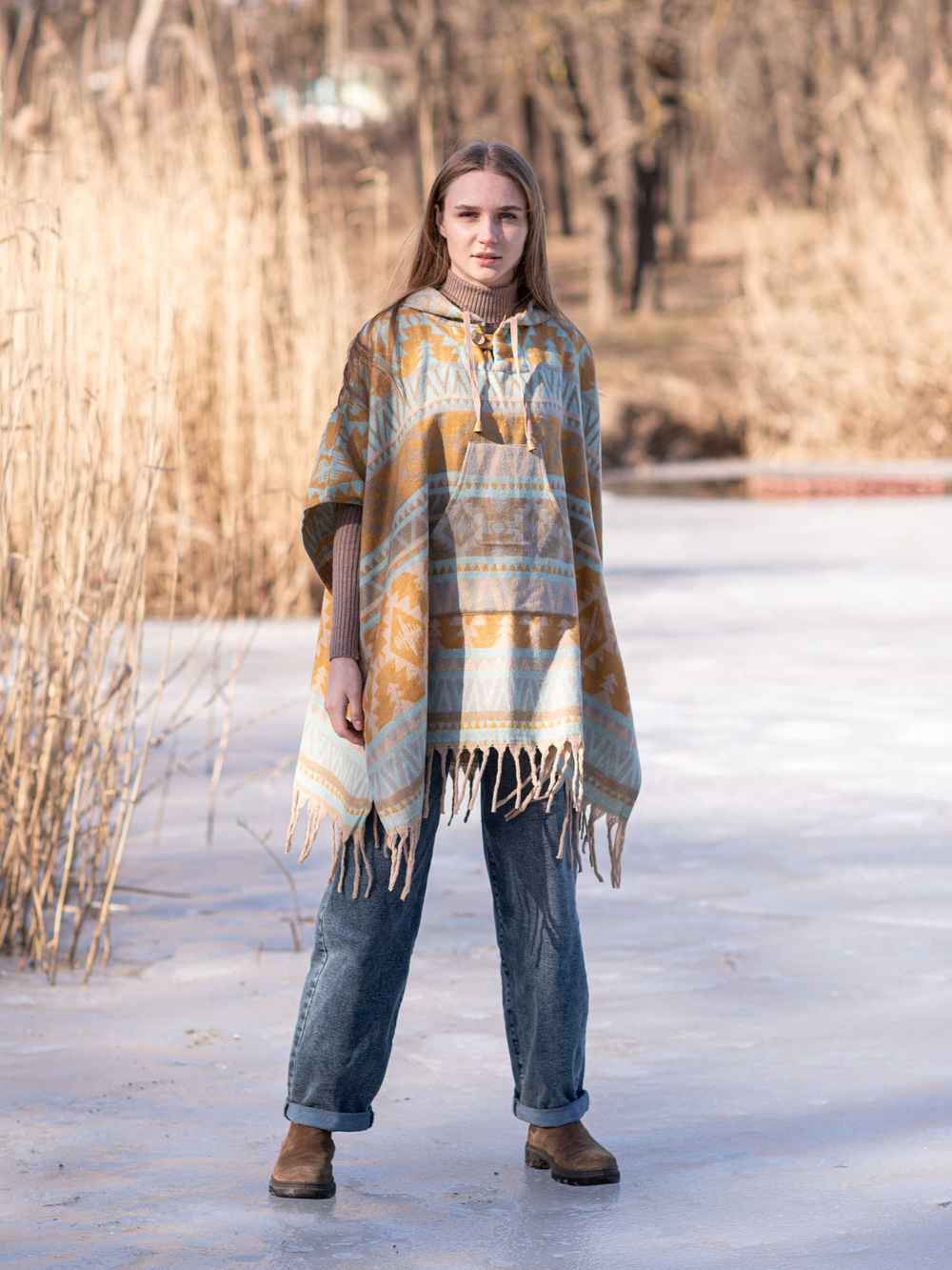 Пончо шерстяное с орнаментом