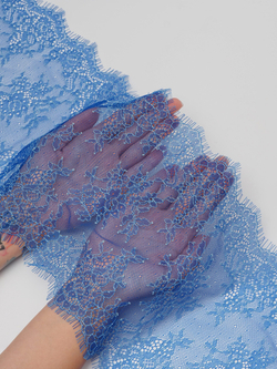 Кружево шантильи ультрамарин с голубой нитью неэластичное ширина 22 см длина 1.45 м