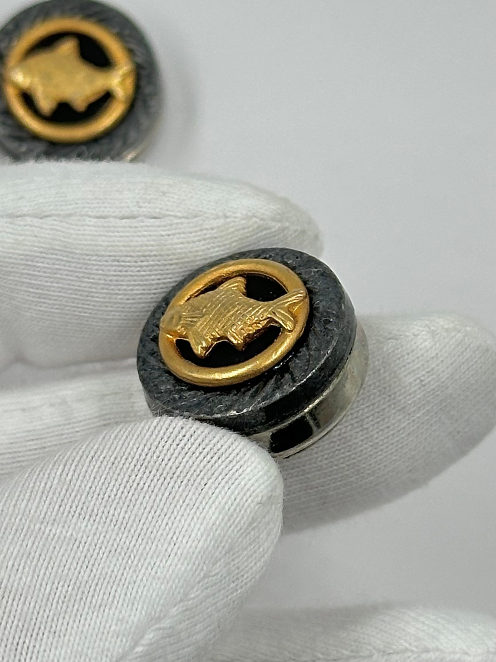 Накладка на пуговицу с рыбой