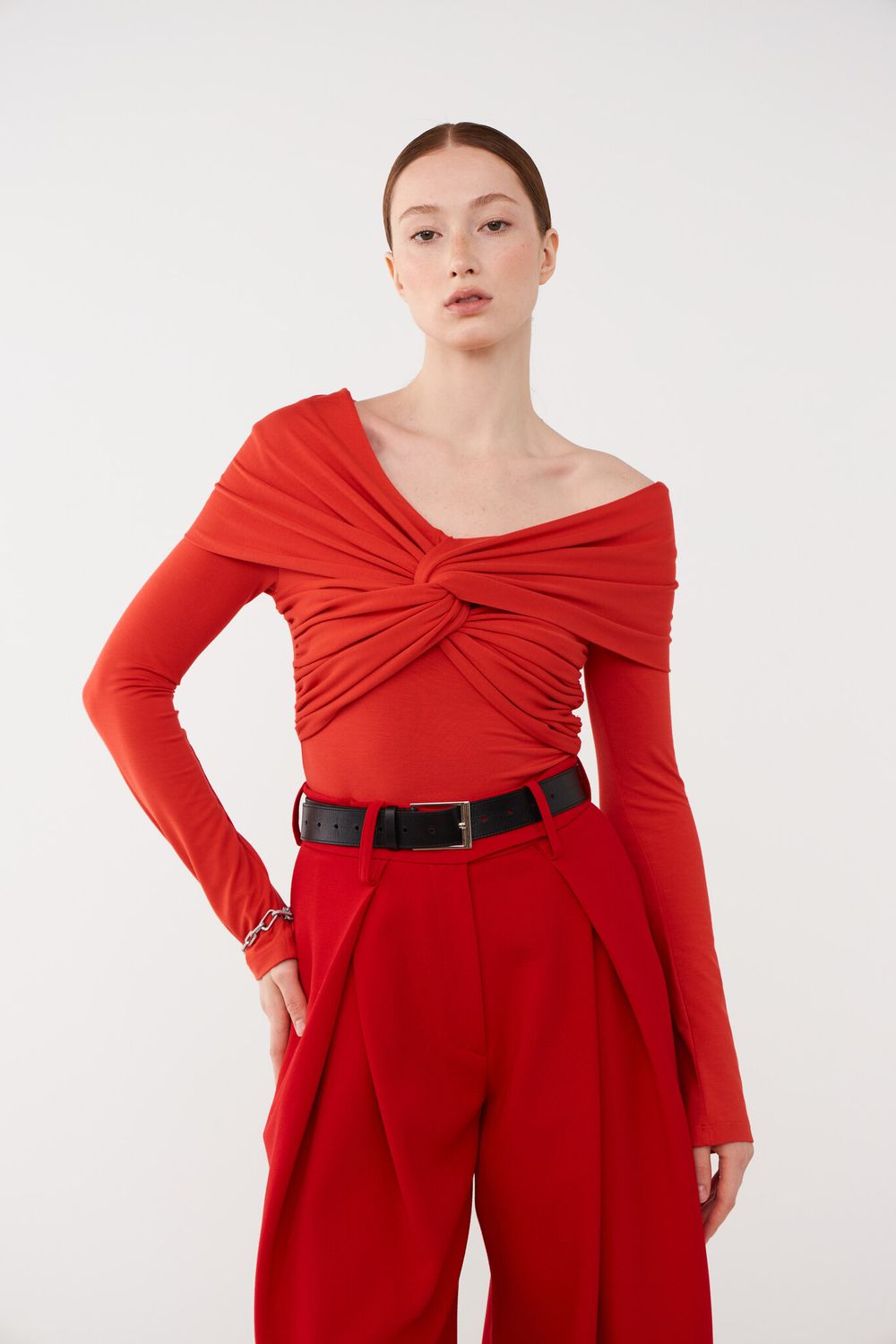 ТОП-БОДИ С УЗЛОМ, КРАСНЫЙ