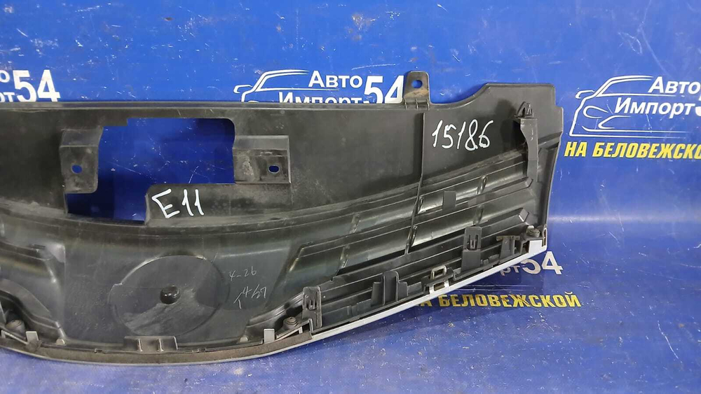 Решетка радиатора NISSAN NOTE 2008-2012