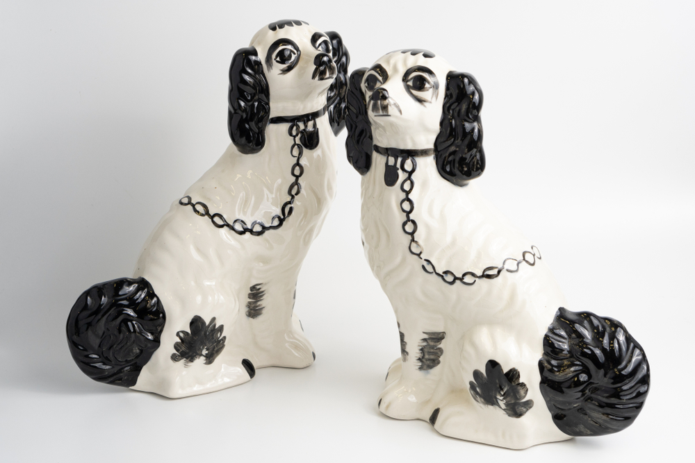 Пара керамических каминных собак (стаффордширских собак)