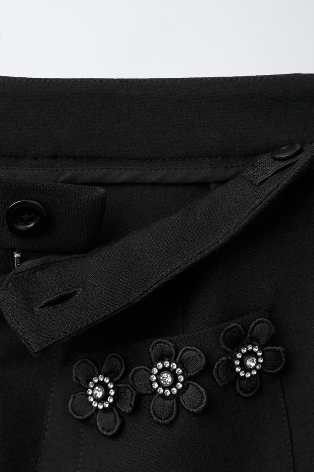 ZARA БРЮКИ С ЦВЕТОЧНЫМИ УКРАШЕНИЯМИ, ЧЕРНЫЙ