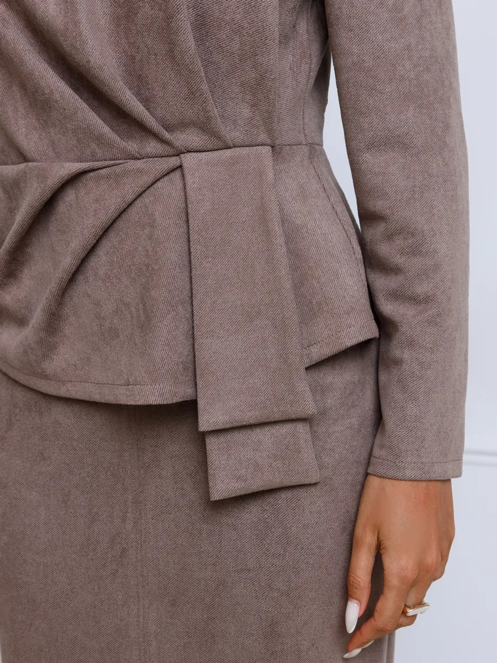 Костюм нарядный юбка блузка бежевый