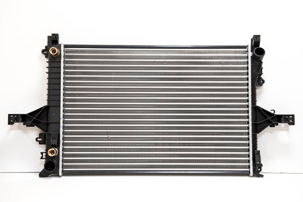 Радиатор охлаждения Volvo S60