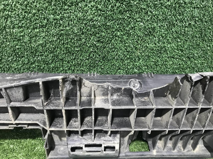 Кронштейн накладки порога правый Mercedes M GLE W166 (2011-2018)