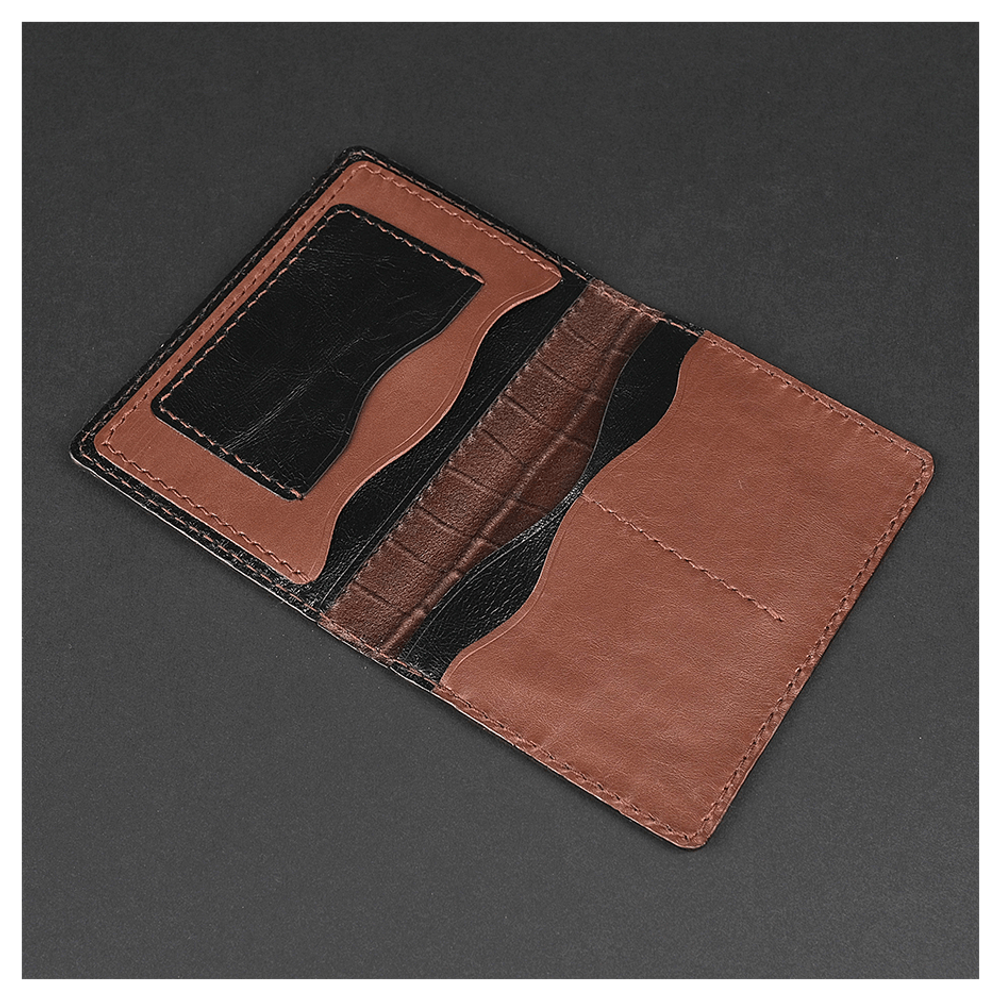 Кожаная обложка на паспорт «Львица»