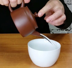 259306.2 Чайник ИСИН "БЛАГОПРИЯТНОЕ ПОСЛАНИЕ - Колокол" 170мл, в подар.коробке, глина коричн.