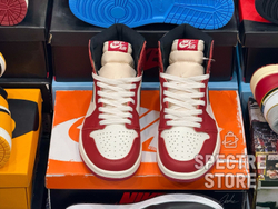 Air Jordan 1 Retro High OG Chicago Lost & Found