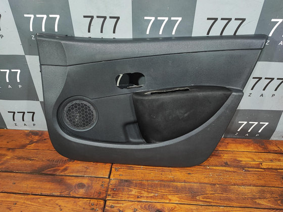 Обшивка двери передней правой Renault Clio 3 05-14 Б/У Оригинал 8200293530