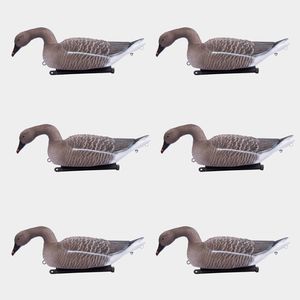 Плавающие чучела гусей