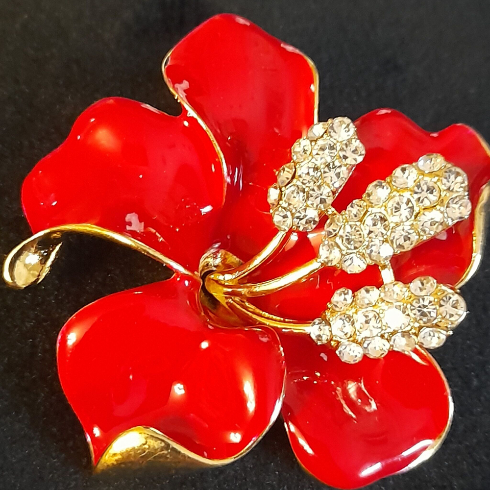 Брошь "Лилия красная"