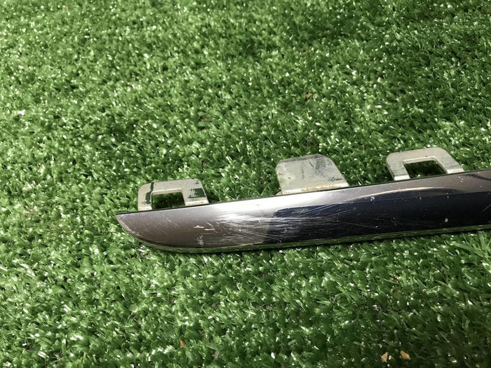 Молдинг решетки радиатора Mercedes C w205 (14-18)