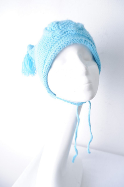 Шапка с кисточками