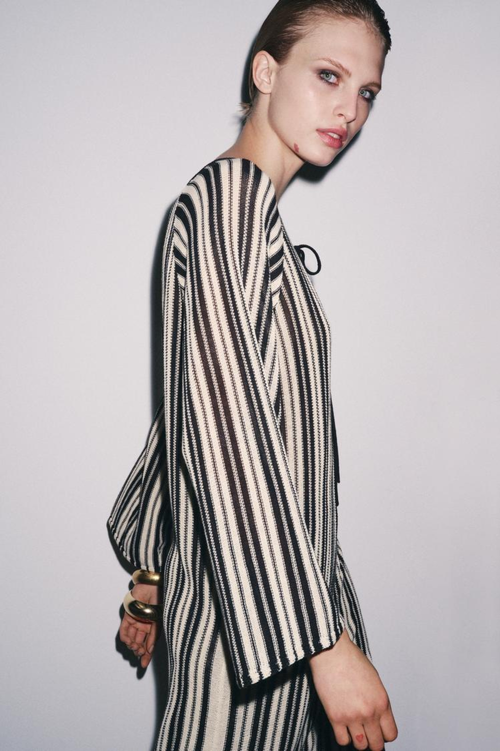 ZARA ТРИКОТАЖНОЕ ПЛАТЬЕ В ПОЛОСКУ С ЛЬНОМ, ЭКРЮ/ЧЕРНЫЙ