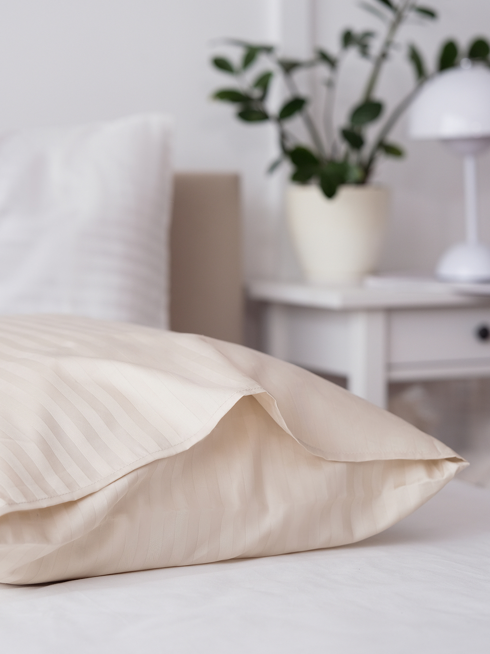 ANTIUTOPIA 1 наволочка, сатин бежевый страйп