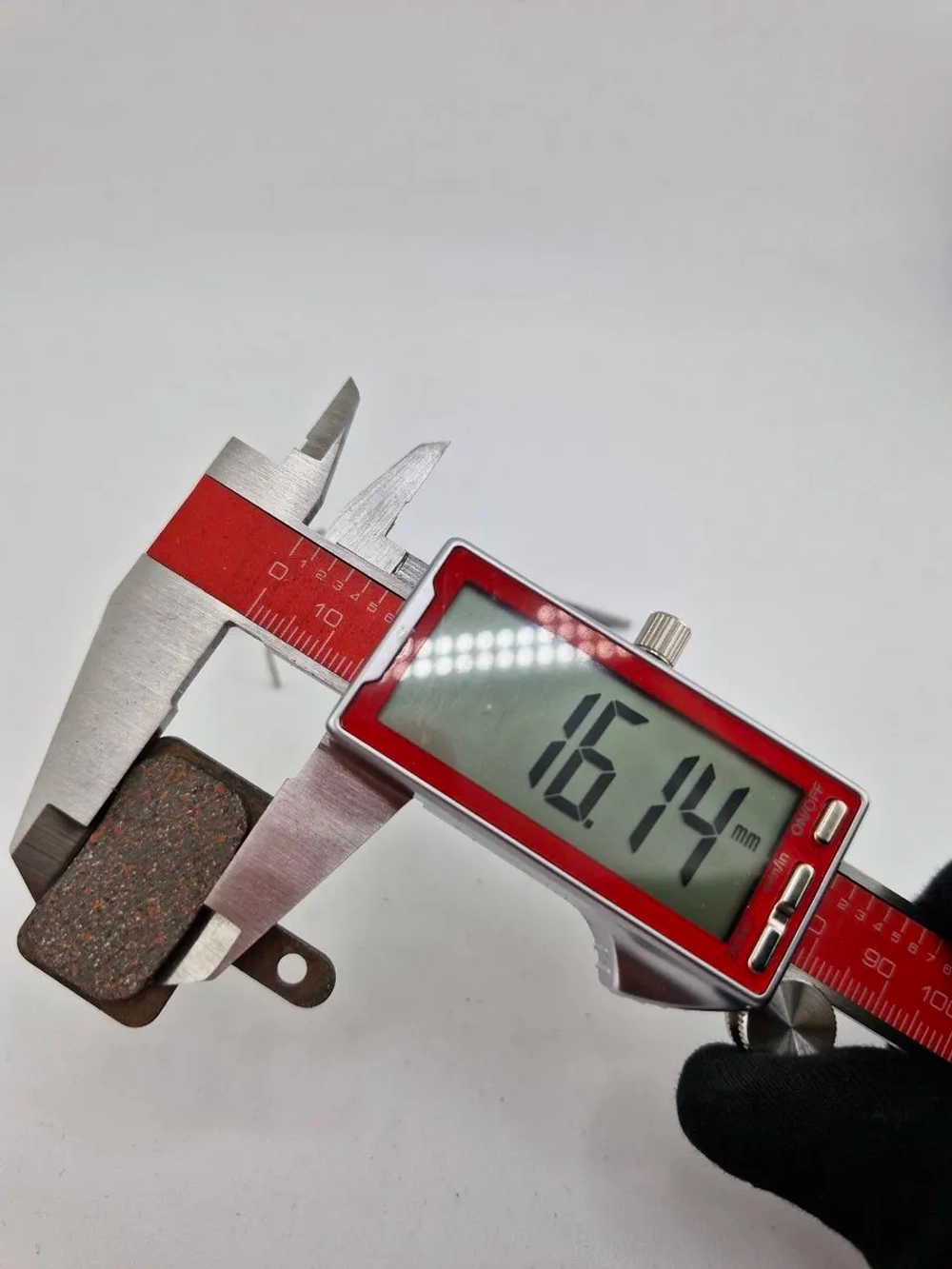 - Тормозные колодки дисковые для велосипеда и самоката