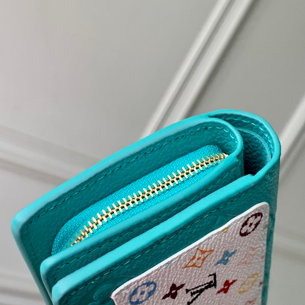 Louis Vuitton Clea Wallet