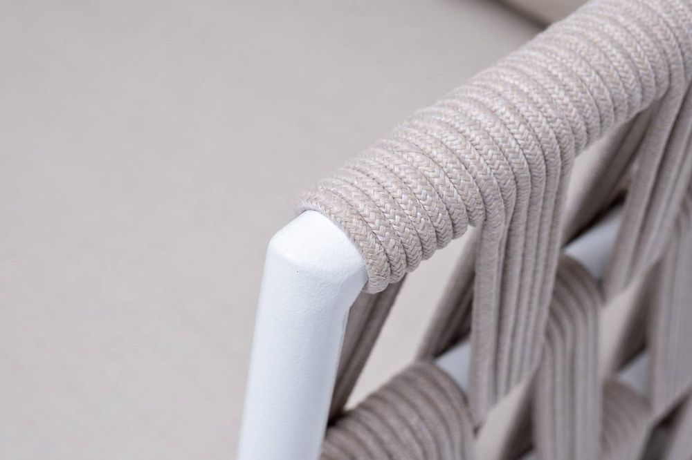 "Диего" кресло плетеное из роупа, основание дуб, каркас алюминий светло-серый (RAL7035) муар, роуп бежевый круглый, ткань бежевая 052