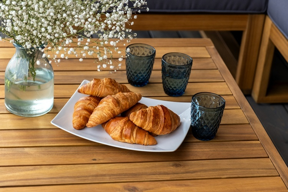 Кофейный стол из акации BOOKA