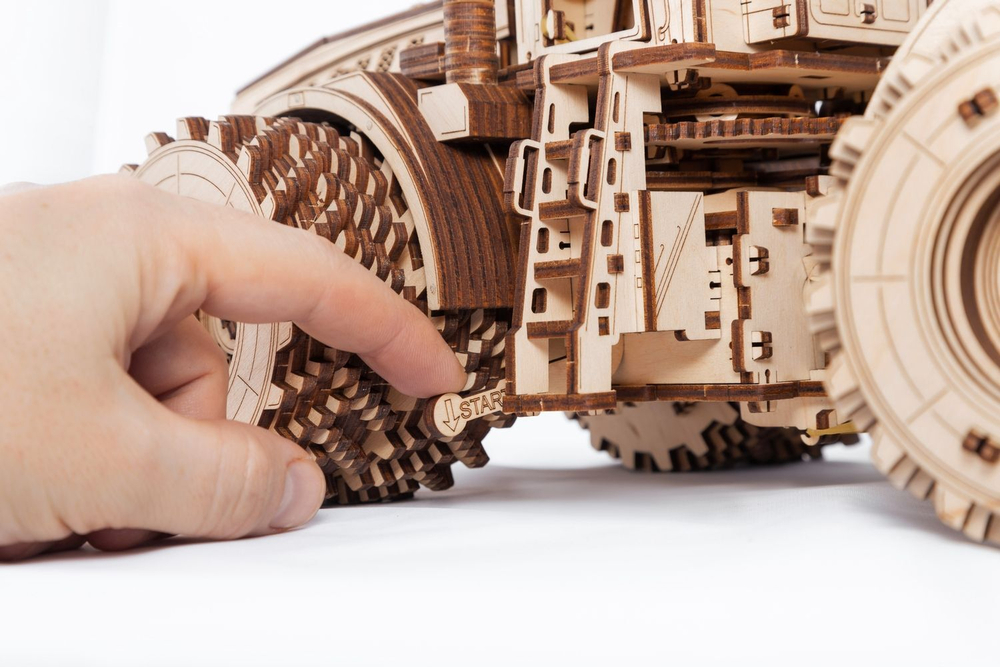 Конструктор деревянный 3D EWA Трактор Кировец К-7М