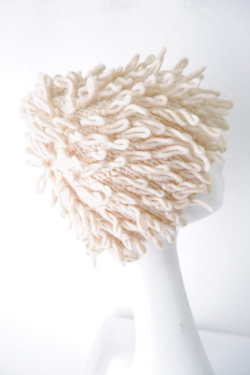 Шапка шерстяная с петлями