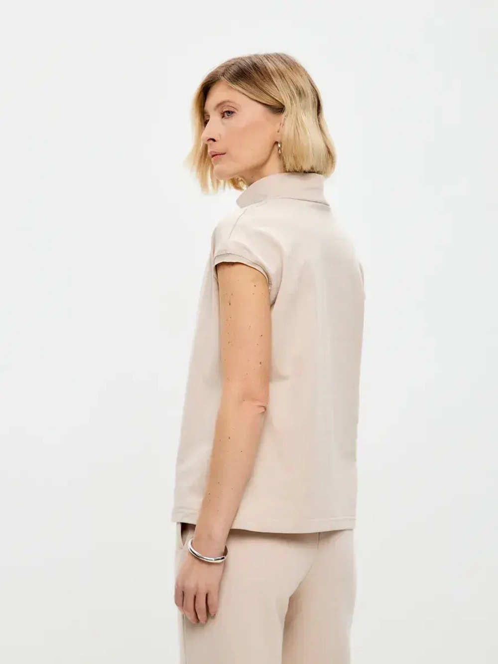 Футболка дизайнерская с цельнокроеным воротником