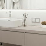 Розетка с заземлением и шторками c крышкой IP44 (белый матовый)