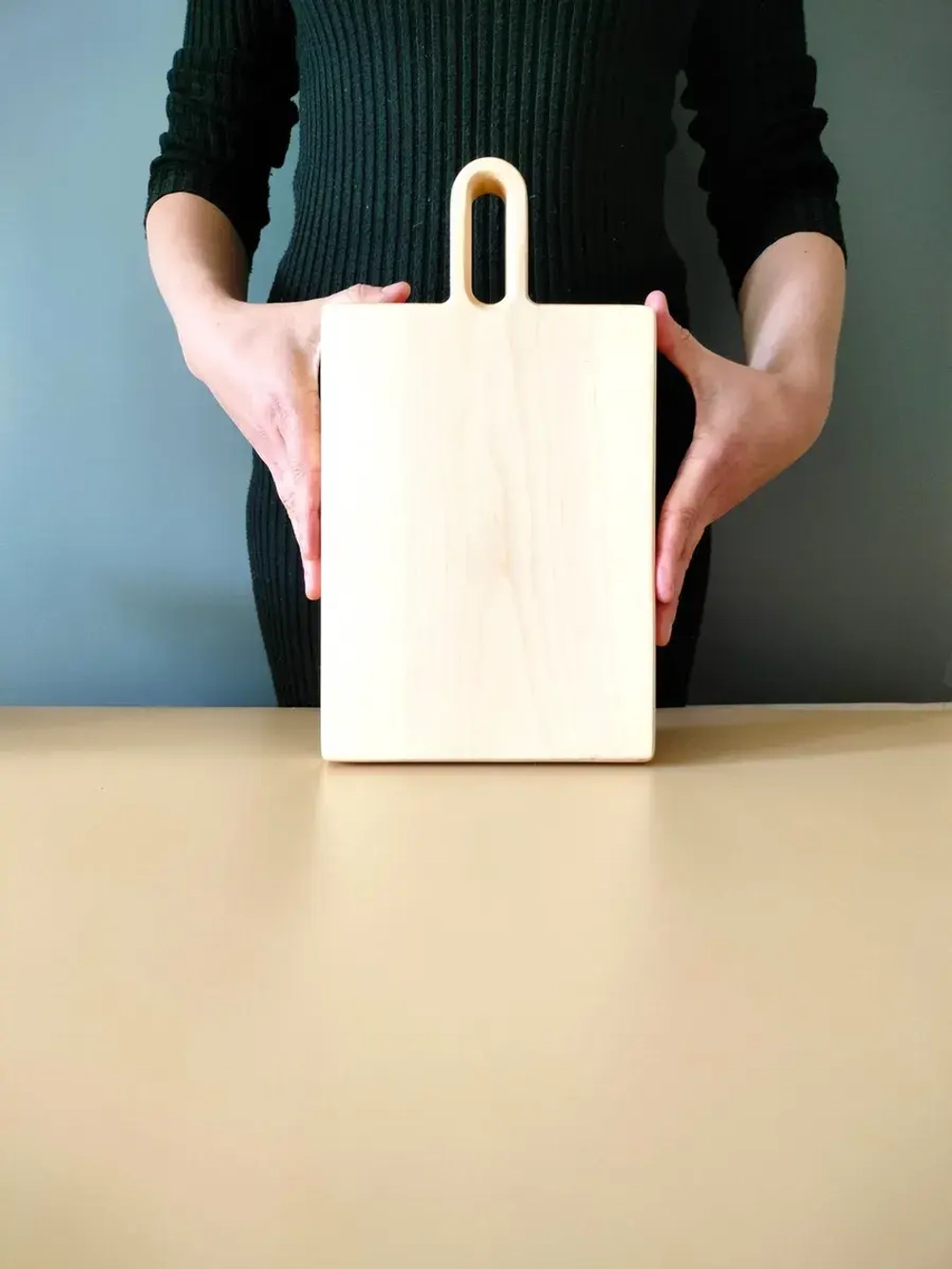 Доска разделочная из дерева сервировочная "Петля"