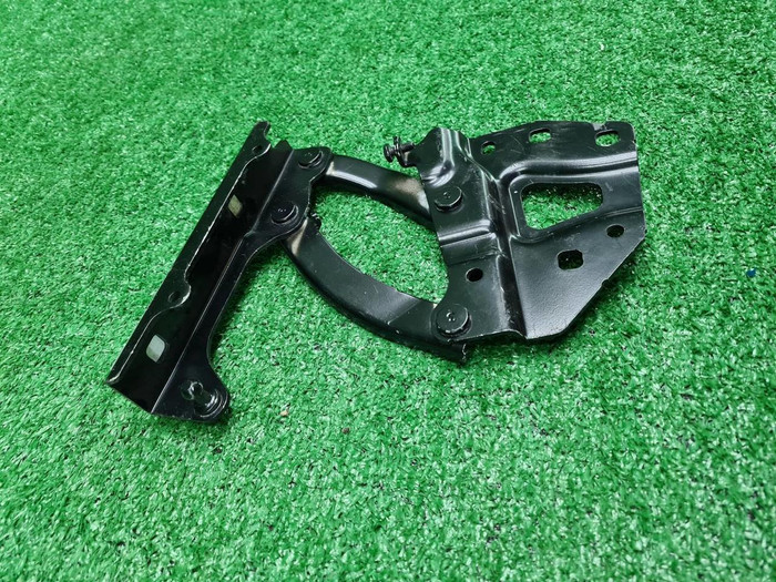 Петля капот правая Lixiang L7 (2022-н.в.)