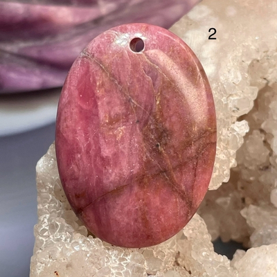 47927 Родонит Кулон капля 25*35мм