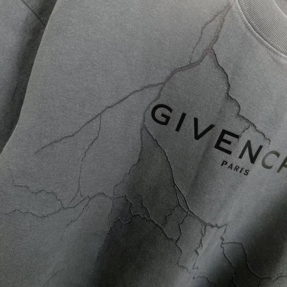 Футболка Givenchy