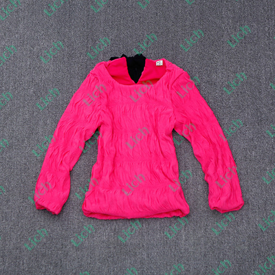 Блузка детская из жатой ткани с контрастным бантом на спине