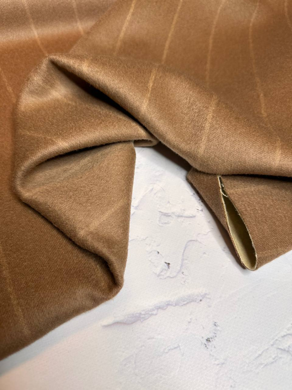 Двусторонний (double-face) пальтовый кашемир с шерстью (80%кашемир/20%шерсть, Бежевый кэмел с тонкой вертикальной полосой/сливочный, 151, 393 гр/м2)