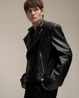 Черная кожаная куртка 