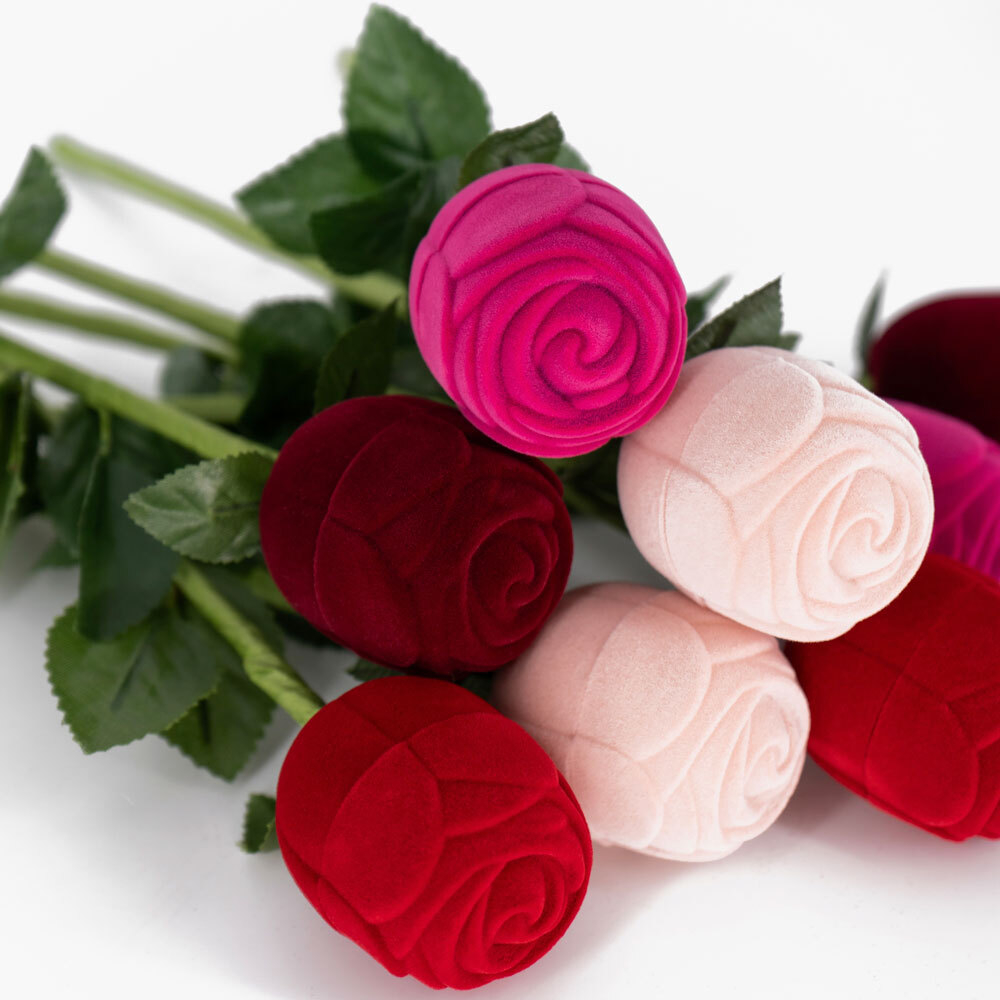 Ювелирный футляр-розочка с длинным стеблем для романтического подарка