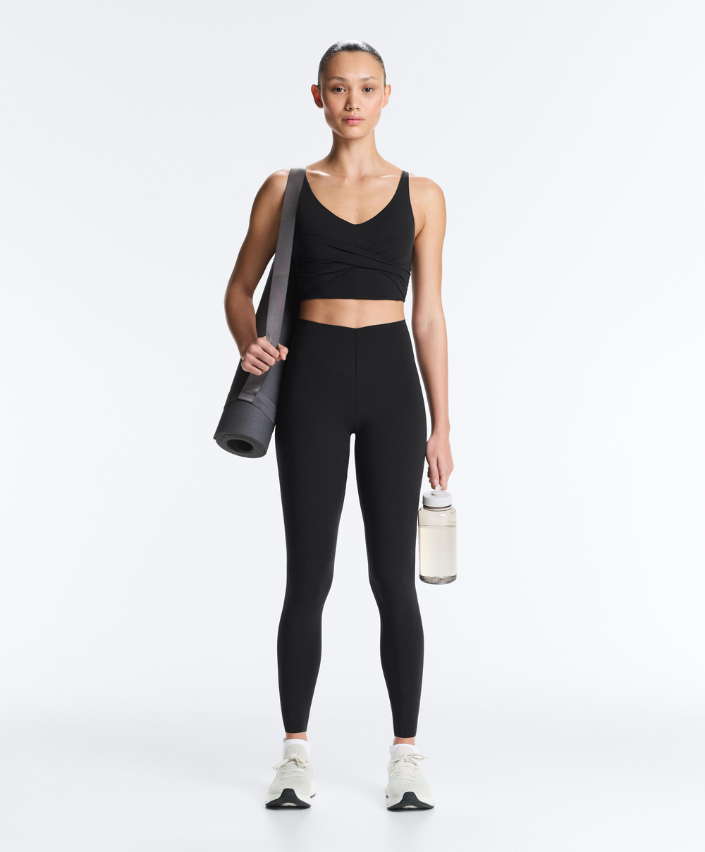 Oysho Топ Light Touch с перекрестной спинкой, черный