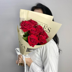 Букет из 7 красных роз 50 см