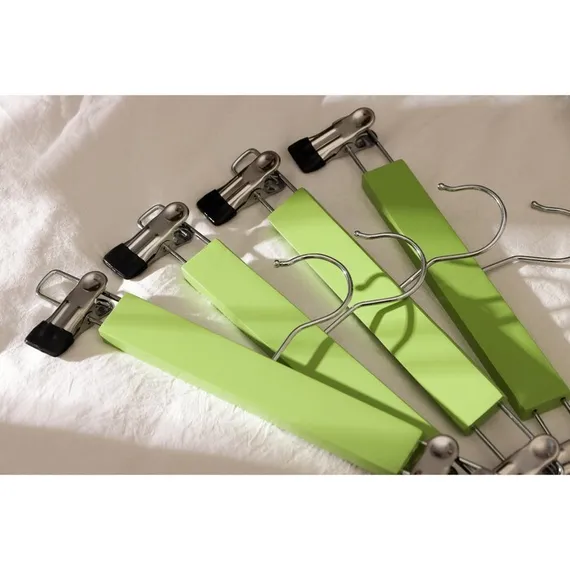 Вешалка деревянная для брюк и юбок с зажимами SAVANNA «Тэри», 28×11,5×2,8 см, цвет зелёный