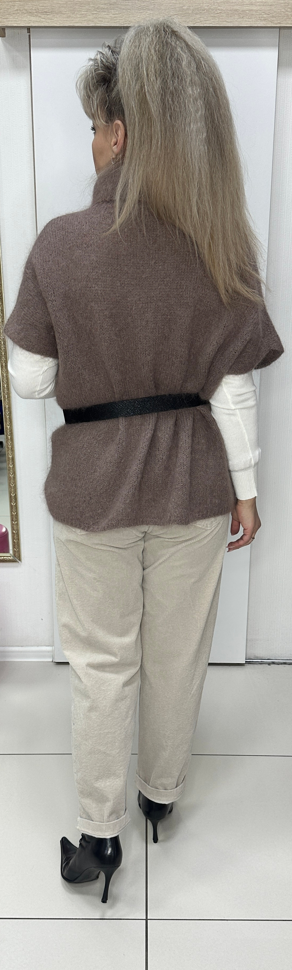 Мохеровый итальянский жилет в цвете капучино