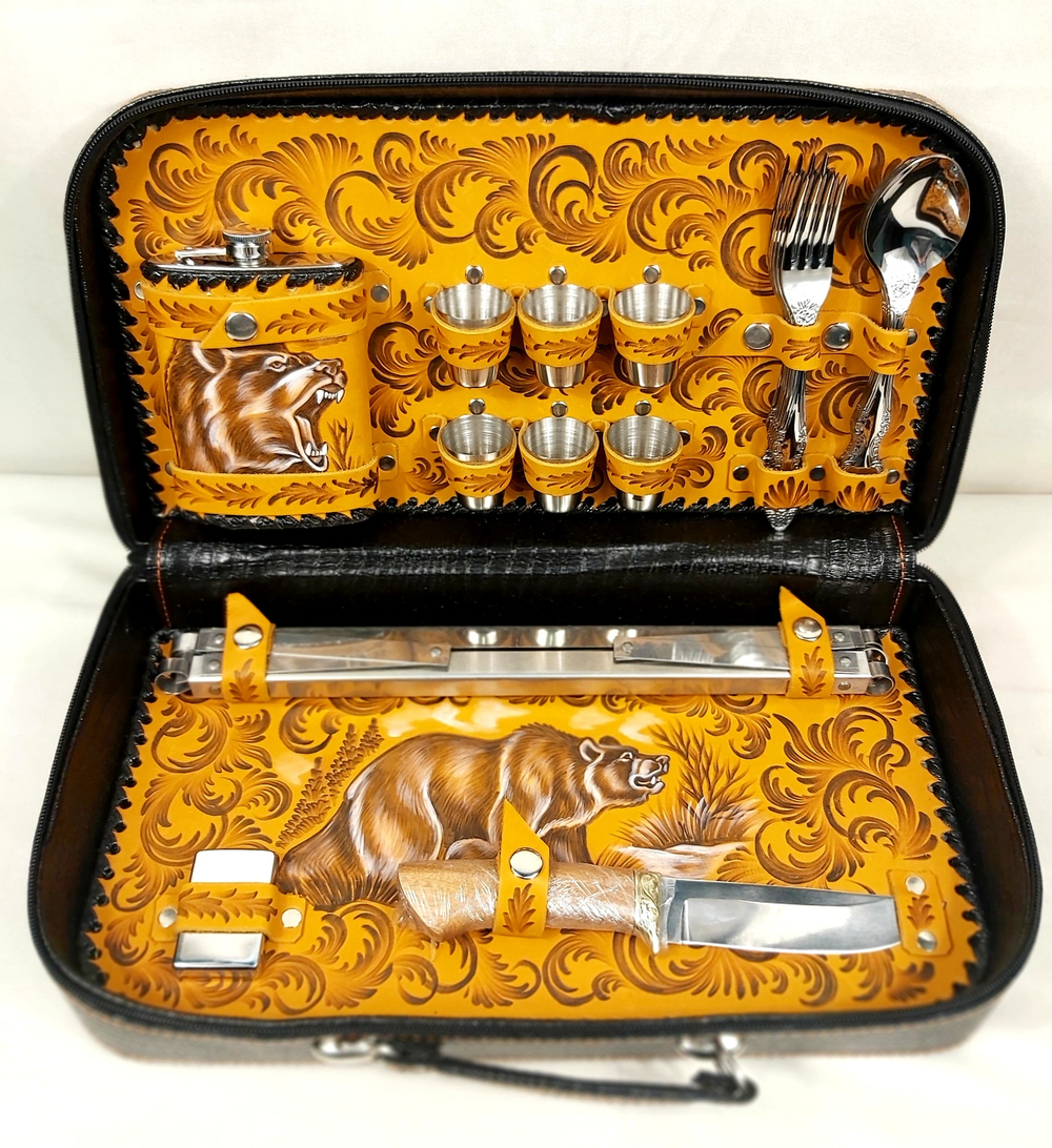 Набор подарочный для пикника  "Медведь" на 6 персон (несессер)