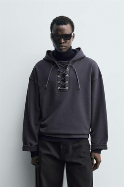 ZARA ТОЛСТОВКА С РЕЛЬЕФНОЙ СТРУКТУРОЙ И ШНУРКОМ, ТЕМНО-СЕРЫЙ