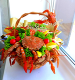 Композиция в корзине с морепродуктами
