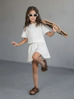 Летний костюм для девочки с шортами