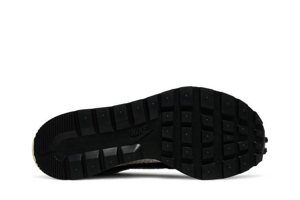 Кроссовки Sacai X Nike Vaporwaffle String Villain Red
