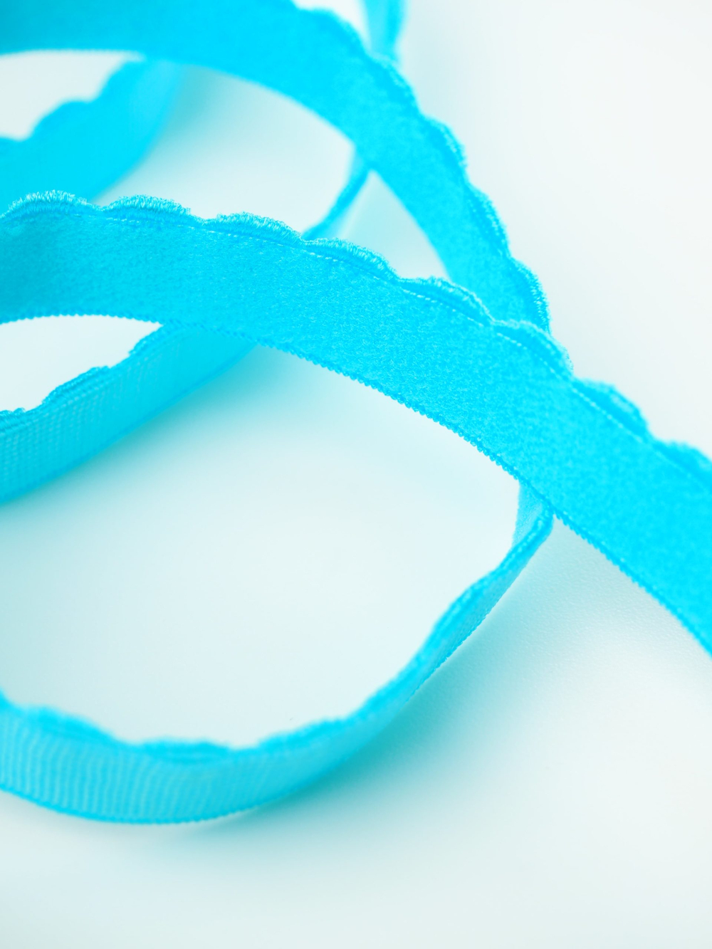 Резинка отделочная ярко-голубая ажурная ширина 12 мм с учетом фестона