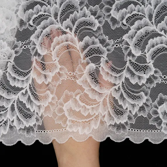 Кружево эластичное молочное 22 см, листочки