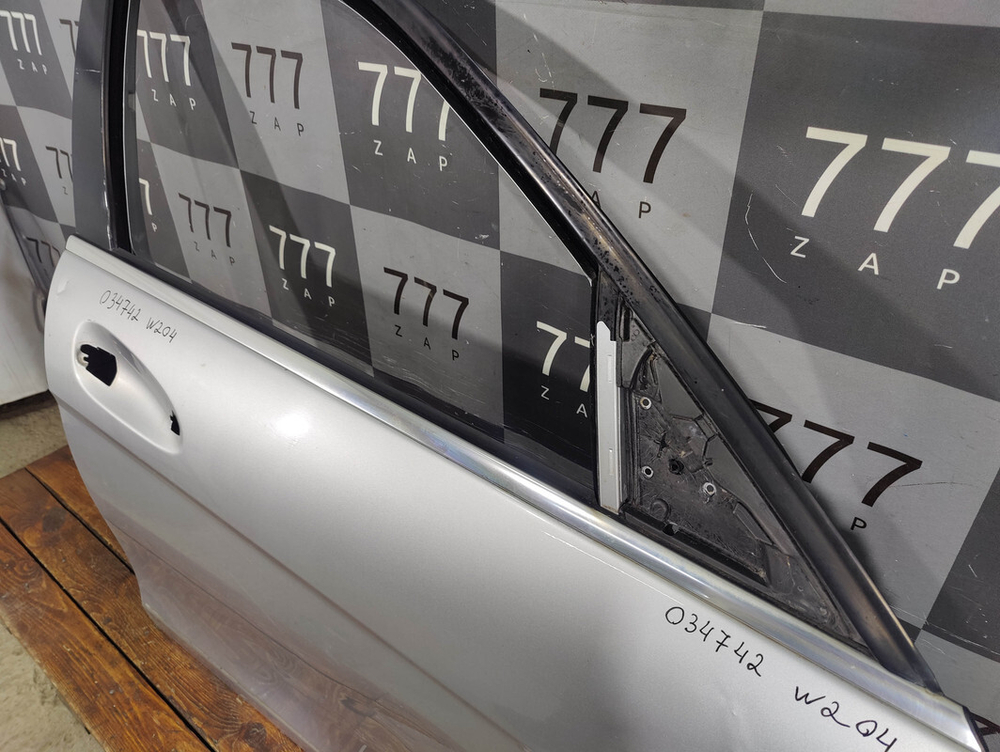 Дверь передняя правая Mercedes C-Class (W204) A2047206000