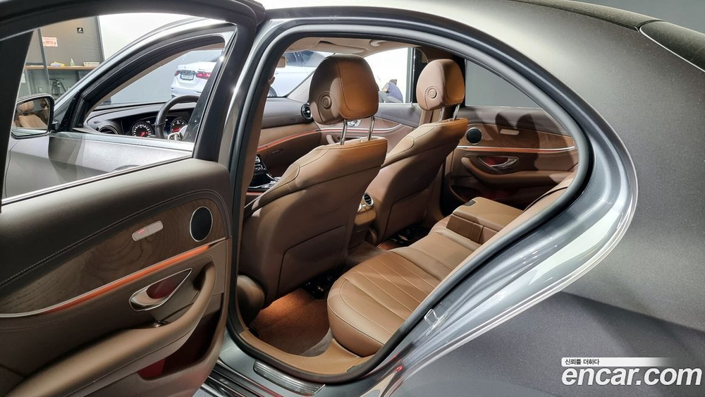 Mercedes-Benz E-Class W213 E220d Exclusive (10.2019)